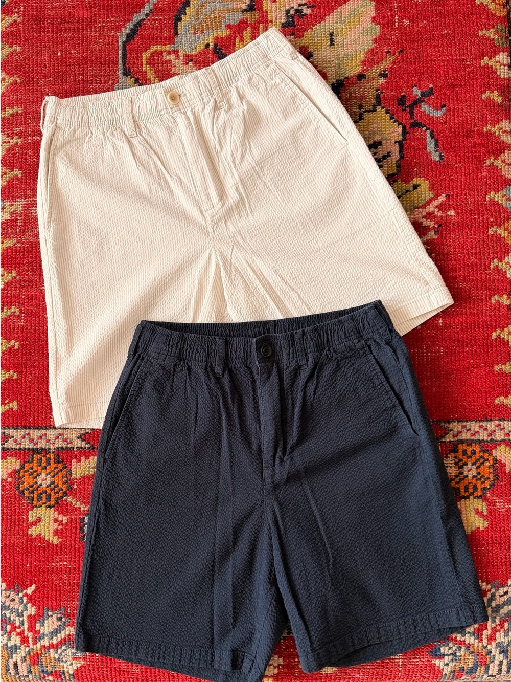 GAP Seersucker Flat-Front Shorts in Cream and Navy
